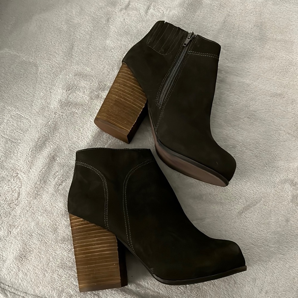 NEVER WORN! Size 8 Jeffrey Campbell heeled suede booties